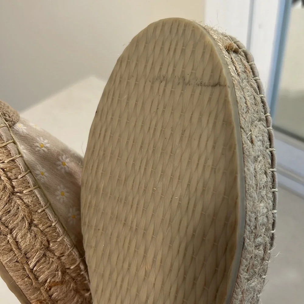 Free People Women’s Surfside Daisy Canvas Espadrille / Brand NWOT / Size 10.5